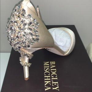 Badgley Mischka Vienna Heel Size 8.5 Ivory Satin